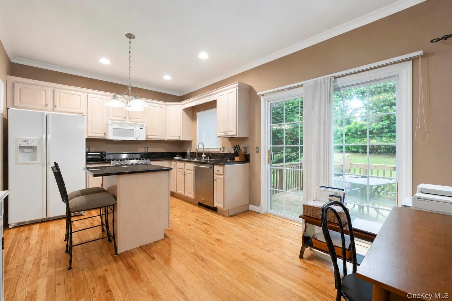 3 Arielle Court, Islip, NY, 3 Bedrooms Bedrooms, 12 Rooms Rooms,2 BathroomsBathrooms,Residential,For Rent,Arielle,0,1041285 3 Arielle Court, Islip, NY, 3 Bedrooms Bedrooms, 12 Rooms Rooms,2 BathroomsBathrooms,Residential,For Rent,Arielle,0,1041285