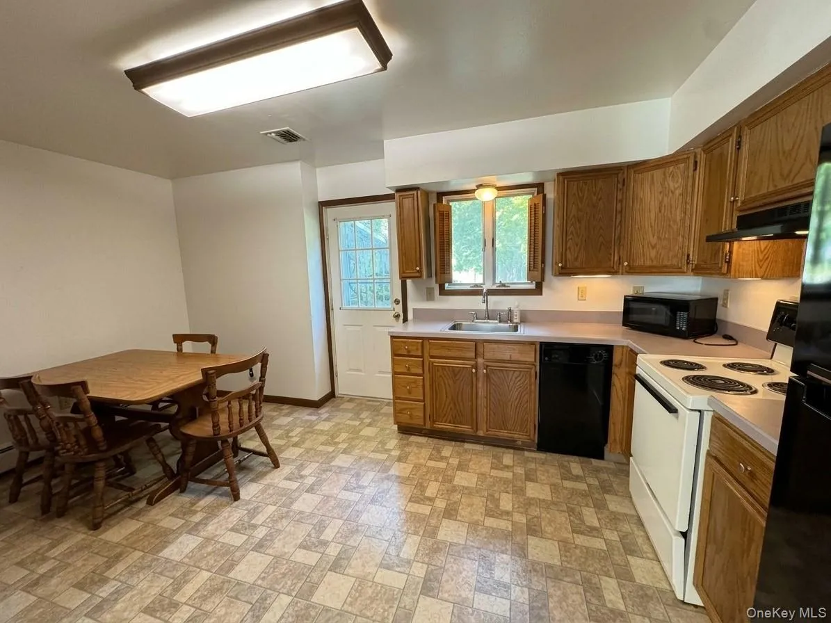 17 Brooks Lane, Highlands, NY, 2 Bedrooms Bedrooms, 6 Rooms Rooms,1 BathroomBathrooms,Residential Lease,For Rent,Brooks,0,1041313 17 Brooks Lane, Highlands, NY, 2 Bedrooms Bedrooms, 6 Rooms Rooms,1 BathroomBathrooms,Residential Lease,For Rent,Brooks,0,1041313