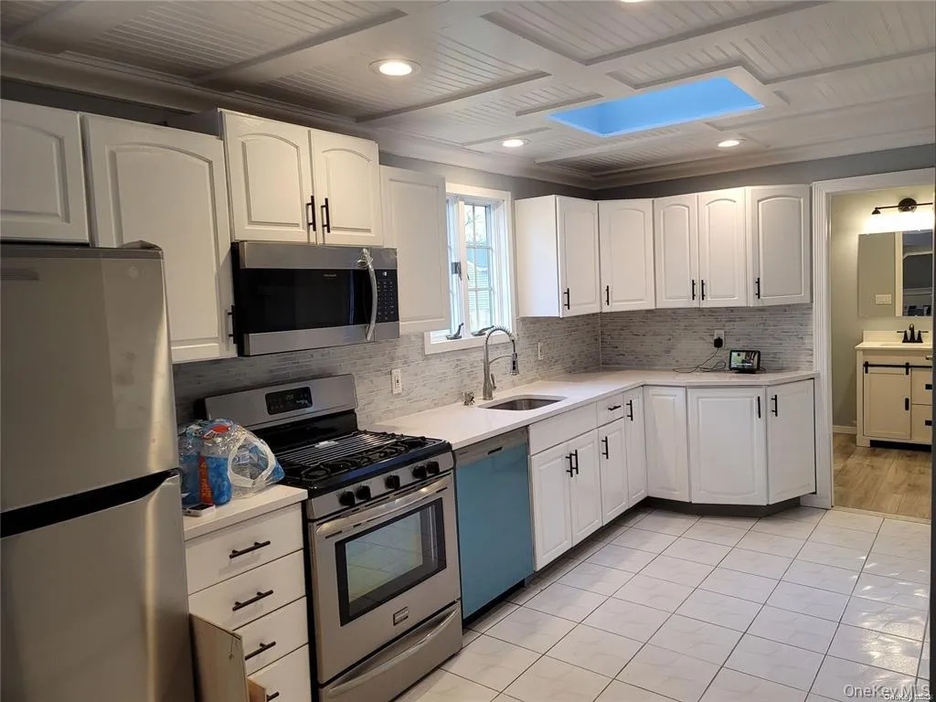 11 Knapp Road, Brookhaven, NY, 4 Bedrooms Bedrooms, 9 Rooms Rooms,1 BathroomBathrooms,Residential,For Rent,Knapp,0,1041332 11 Knapp Road, Brookhaven, NY, 4 Bedrooms Bedrooms, 9 Rooms Rooms,1 BathroomBathrooms,Residential,For Rent,Knapp,0,1041332