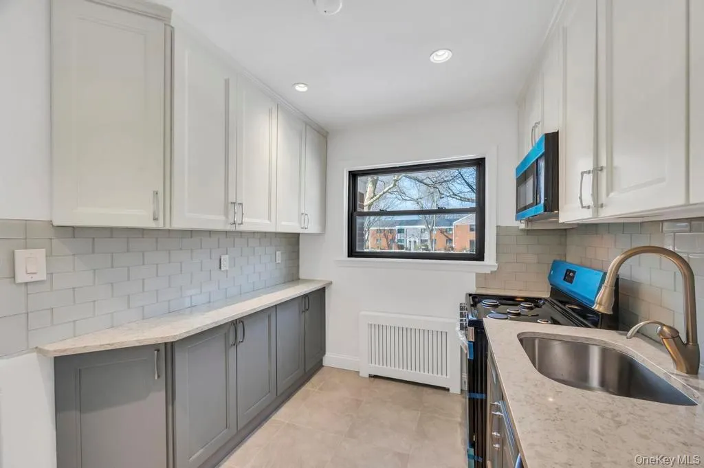 220-44 73rd Avenue, New York, NY, 2 Bedrooms Bedrooms, 5 Rooms Rooms,1 BathroomBathrooms,Residential,For Rent,73rd Avenue,0,1041344 220-44 73rd Avenue, New York, NY, 2 Bedrooms Bedrooms, 5 Rooms Rooms,1 BathroomBathrooms,Residential,For Rent,73rd Avenue,0,1041344