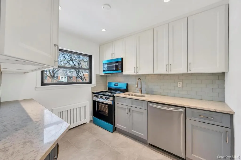 220-44 73rd Avenue, New York, NY, 2 Bedrooms Bedrooms, 5 Rooms Rooms,1 BathroomBathrooms,Residential,For Rent,73rd Avenue,0,1041344 220-44 73rd Avenue, New York, NY, 2 Bedrooms Bedrooms, 5 Rooms Rooms,1 BathroomBathrooms,Residential,For Rent,73rd Avenue,0,1041344