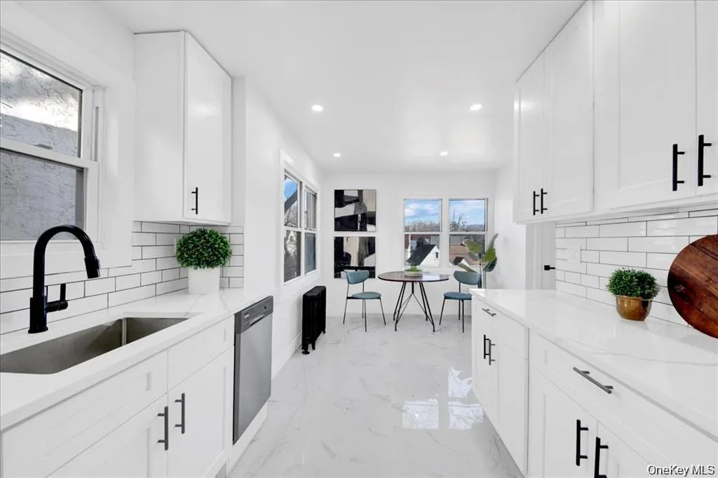 20 Mersereau Avenue, Mount Vernon, NY, 4 Bedrooms Bedrooms, 19 Rooms Rooms,2 BathroomsBathrooms,Residential Lease,For Rent,Mersereau,0,1041361 20 Mersereau Avenue, Mount Vernon, NY, 4 Bedrooms Bedrooms, 19 Rooms Rooms,2 BathroomsBathrooms,Residential Lease,For Rent,Mersereau,0,1041361