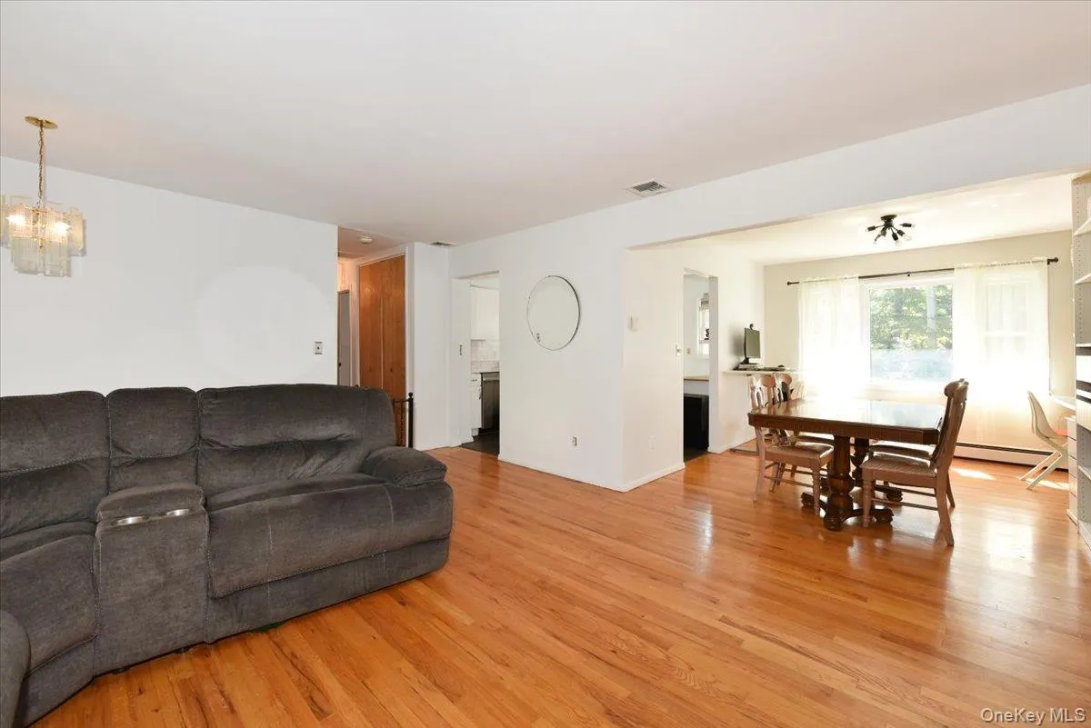 16 Edgar Drive, Smithtown, NY, 4 Bedrooms Bedrooms, 8 Rooms Rooms,2 BathroomsBathrooms,Residential,For Rent,Edgar,0,1041363 16 Edgar Drive, Smithtown, NY, 4 Bedrooms Bedrooms, 8 Rooms Rooms,2 BathroomsBathrooms,Residential,For Rent,Edgar,0,1041363