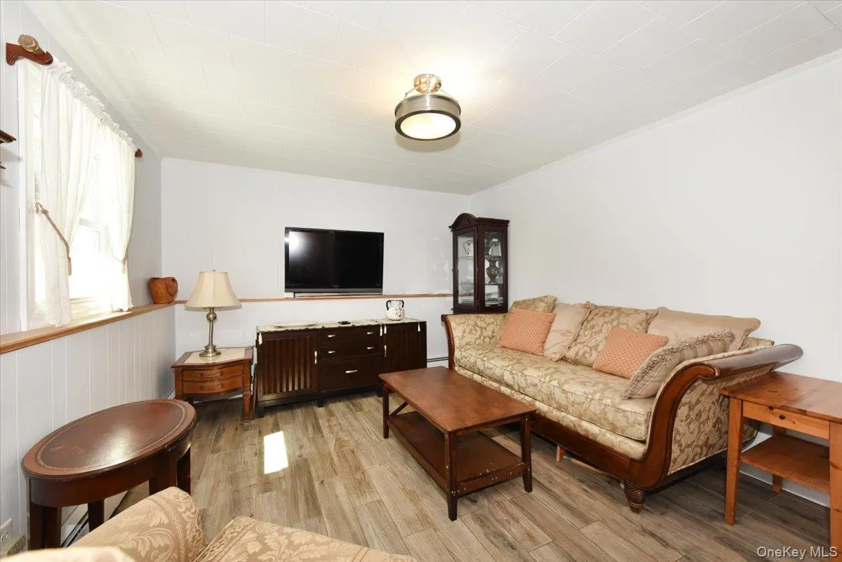 16 Edgar Drive, Smithtown, NY, 4 Bedrooms Bedrooms, 8 Rooms Rooms,2 BathroomsBathrooms,Residential,For Rent,Edgar,0,1041363 16 Edgar Drive, Smithtown, NY, 4 Bedrooms Bedrooms, 8 Rooms Rooms,2 BathroomsBathrooms,Residential,For Rent,Edgar,0,1041363