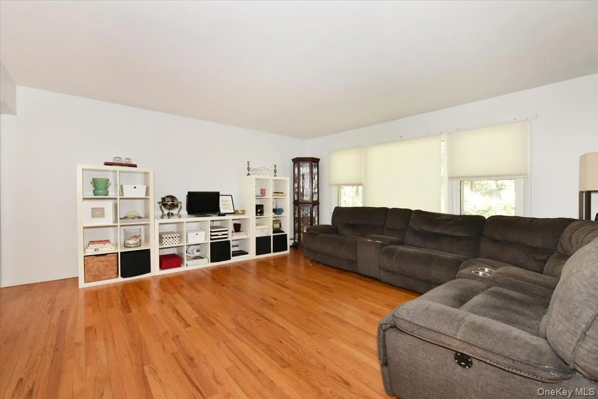 16 Edgar Drive, Smithtown, NY, 4 Bedrooms Bedrooms, 8 Rooms Rooms,2 BathroomsBathrooms,Residential,For Rent,Edgar,0,1041363 16 Edgar Drive, Smithtown, NY, 4 Bedrooms Bedrooms, 8 Rooms Rooms,2 BathroomsBathrooms,Residential,For Rent,Edgar,0,1041363