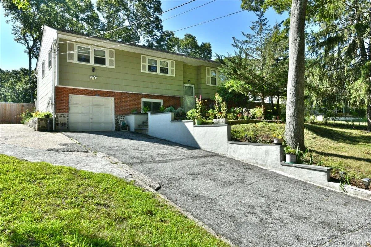16 Edgar Drive, Smithtown, NY, 4 Bedrooms Bedrooms, 8 Rooms Rooms,2 BathroomsBathrooms,Residential,For Rent,Edgar,0,1041363 16 Edgar Drive, Smithtown, NY, 4 Bedrooms Bedrooms, 8 Rooms Rooms,2 BathroomsBathrooms,Residential,For Rent,Edgar,0,1041363