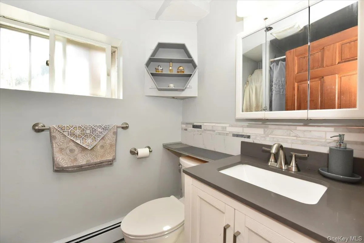 16 Edgar Drive, Smithtown, NY, 4 Bedrooms Bedrooms, 8 Rooms Rooms,2 BathroomsBathrooms,Residential,For Rent,Edgar,0,1041363 16 Edgar Drive, Smithtown, NY, 4 Bedrooms Bedrooms, 8 Rooms Rooms,2 BathroomsBathrooms,Residential,For Rent,Edgar,0,1041363