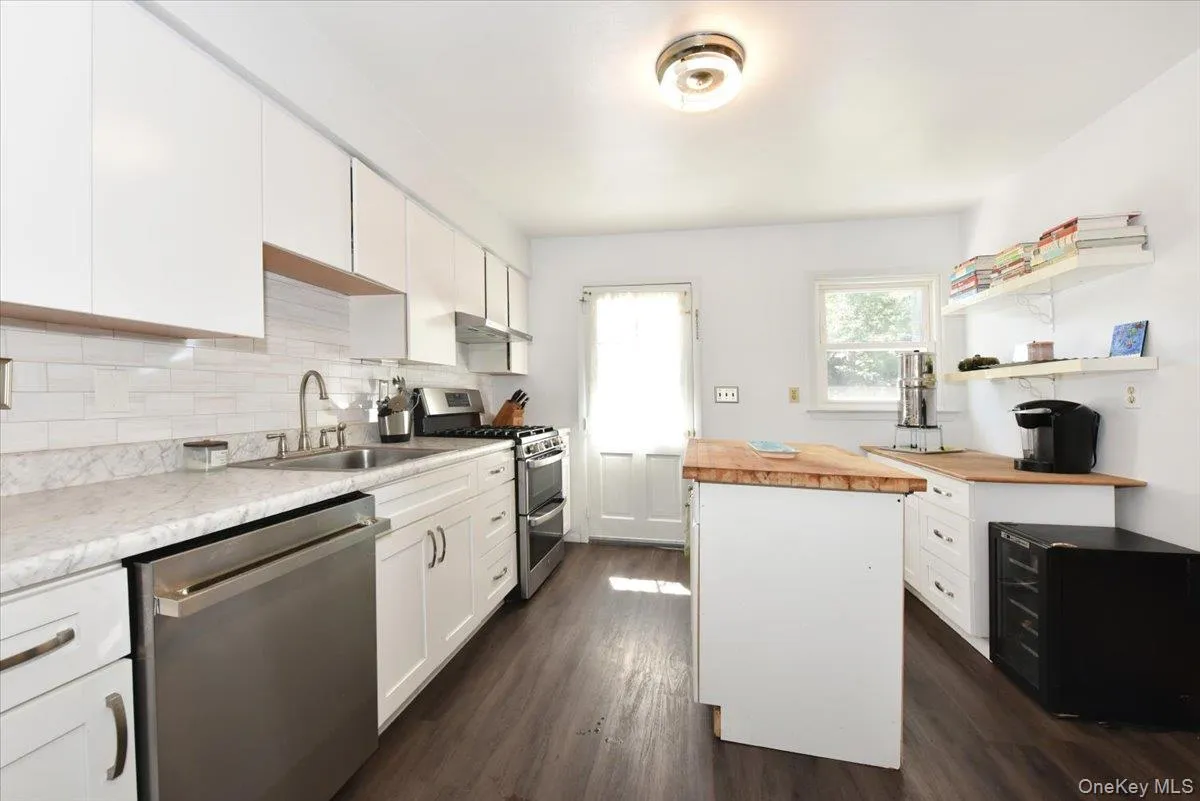 16 Edgar Drive, Smithtown, NY, 4 Bedrooms Bedrooms, 8 Rooms Rooms,2 BathroomsBathrooms,Residential,For Rent,Edgar,0,1041363 16 Edgar Drive, Smithtown, NY, 4 Bedrooms Bedrooms, 8 Rooms Rooms,2 BathroomsBathrooms,Residential,For Rent,Edgar,0,1041363