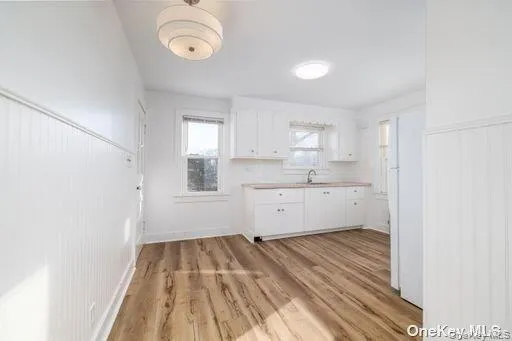 Eat-in Kitchen with Natural Light Eat-in Kitchen with Natural Light