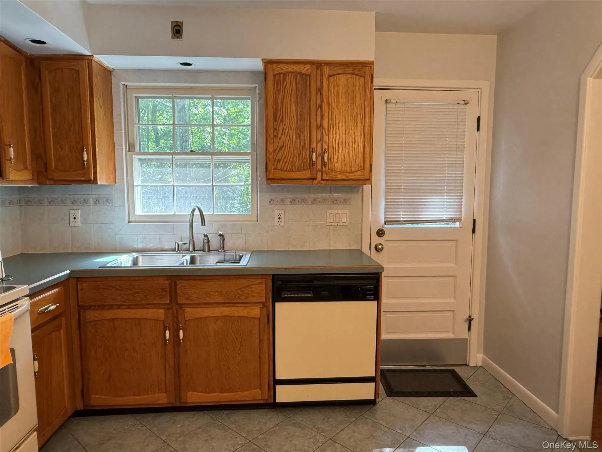 15 Kentwood Drive, Kent, NY, 3 Bedrooms Bedrooms, 8 Rooms Rooms,3 BathroomsBathrooms,Residential Lease,For Rent,Kentwood,0,1041366 15 Kentwood Drive, Kent, NY, 3 Bedrooms Bedrooms, 8 Rooms Rooms,3 BathroomsBathrooms,Residential Lease,For Rent,Kentwood,0,1041366