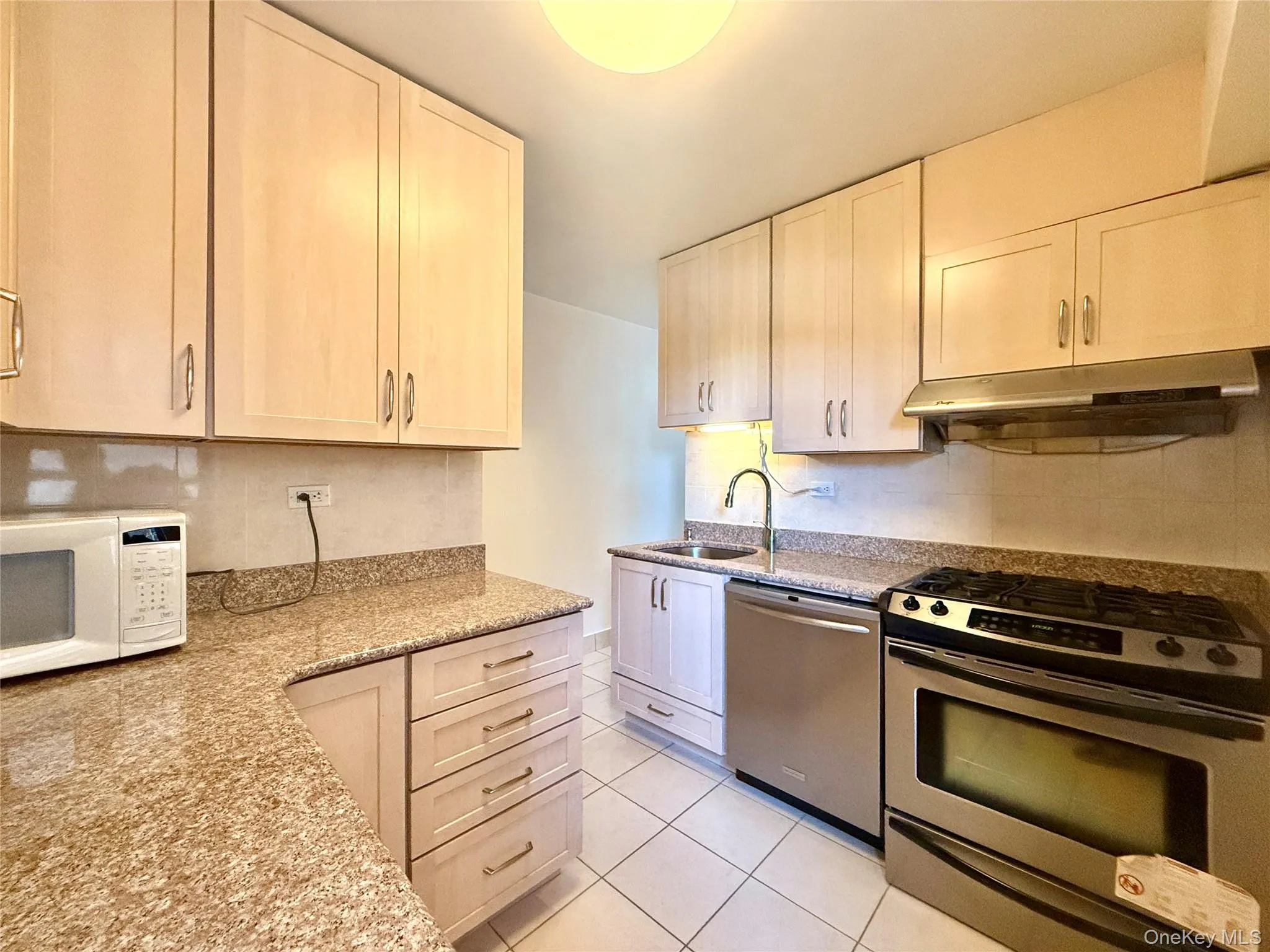 61-20 Grand Central Parkway, New York, NY, 2 Bedrooms Bedrooms, 4 Rooms Rooms,1 BathroomBathrooms,Residential,For Rent,Grand Central,0,1041367 61-20 Grand Central Parkway, New York, NY, 2 Bedrooms Bedrooms, 4 Rooms Rooms,1 BathroomBathrooms,Residential,For Rent,Grand Central,0,1041367