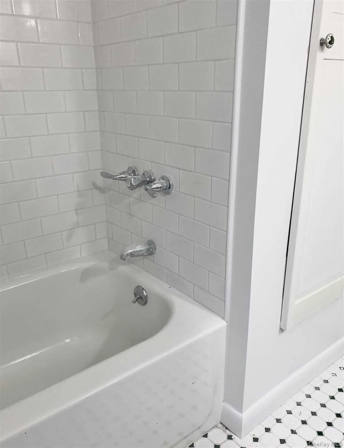 Tiled full bath with tub/shower Tiled full bath with tub/shower