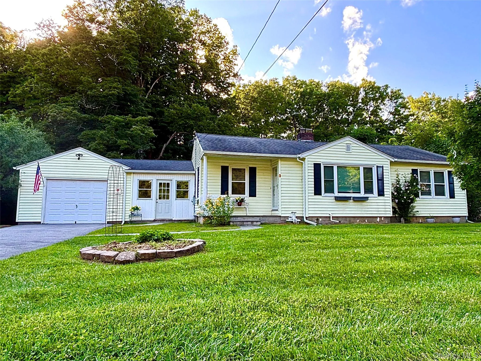 Front yard, garage Front yard, garage