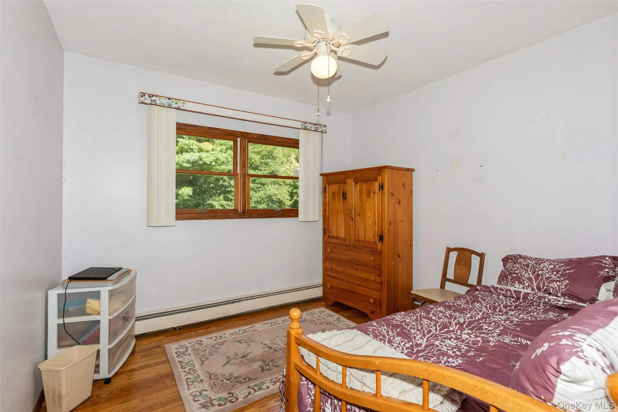 2nd spacious bedroom with double windows! 2nd spacious bedroom with double windows!