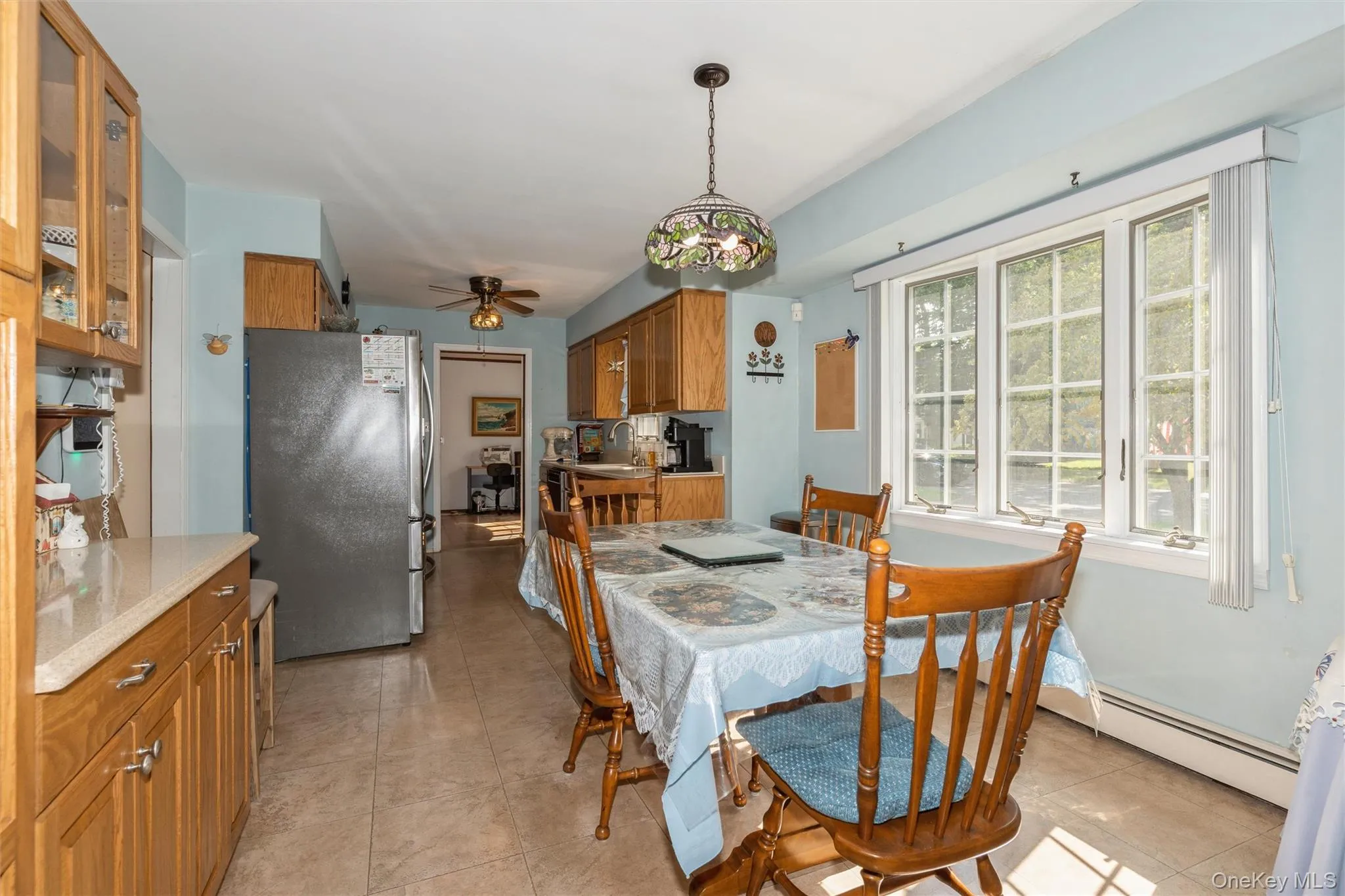 The Dining room area is bright and airy. The layout welcomes any number of diners with its open-plan layout! The Dining room area is bright and airy. The layout welcomes any number of diners with its open-plan layout!