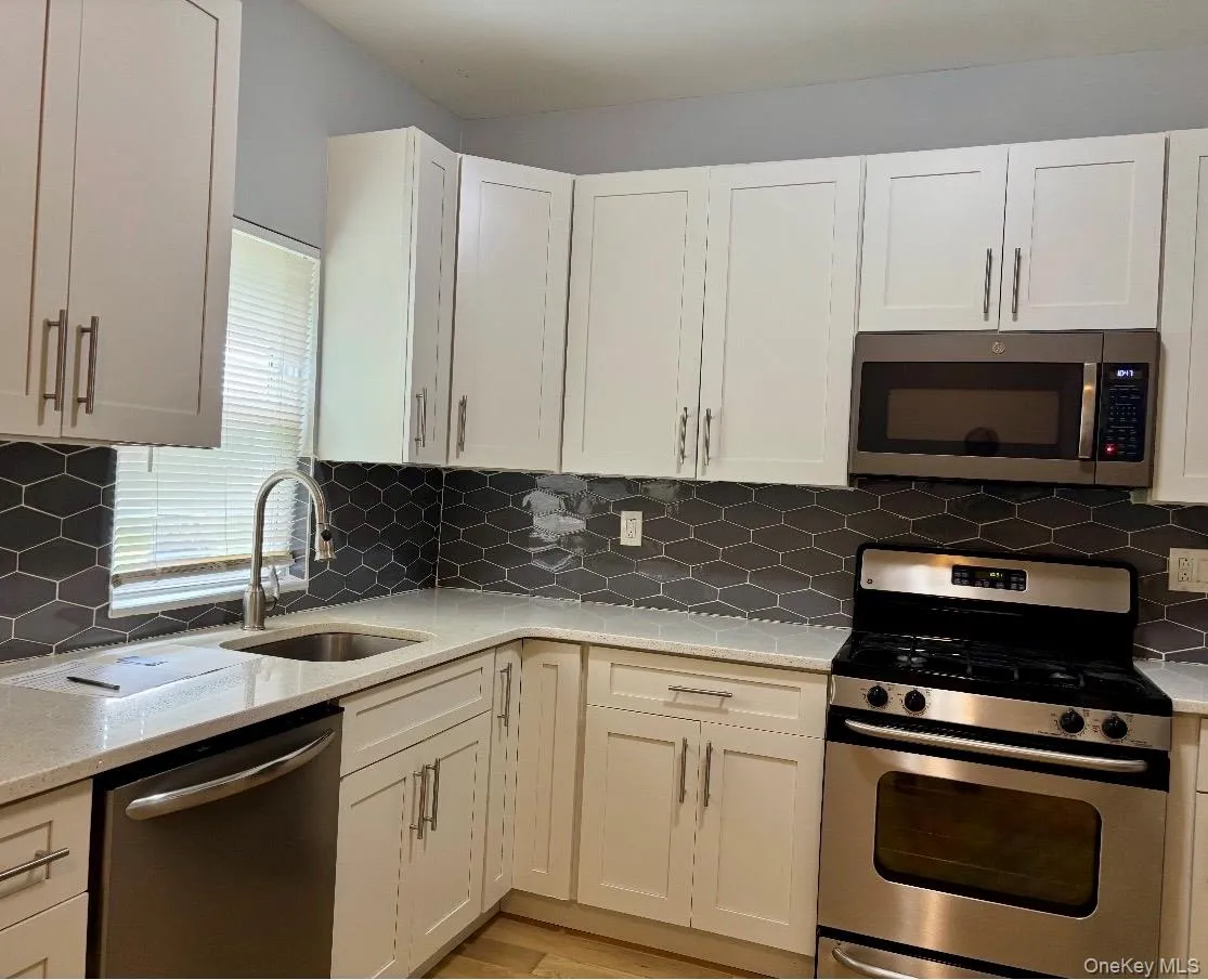 980 Thomas Place, Hempstead, NY, 2 Bedroom Bedrooms, 5 Room Rooms,1 BathroomBathrooms,Residential Lease,For Rent,Thomas,0,1041401 980 Thomas Place, Hempstead, NY, 2 Bedroom Bedrooms, 5 Room Rooms,1 BathroomBathrooms,Residential Lease,For Rent,Thomas,0,1041401