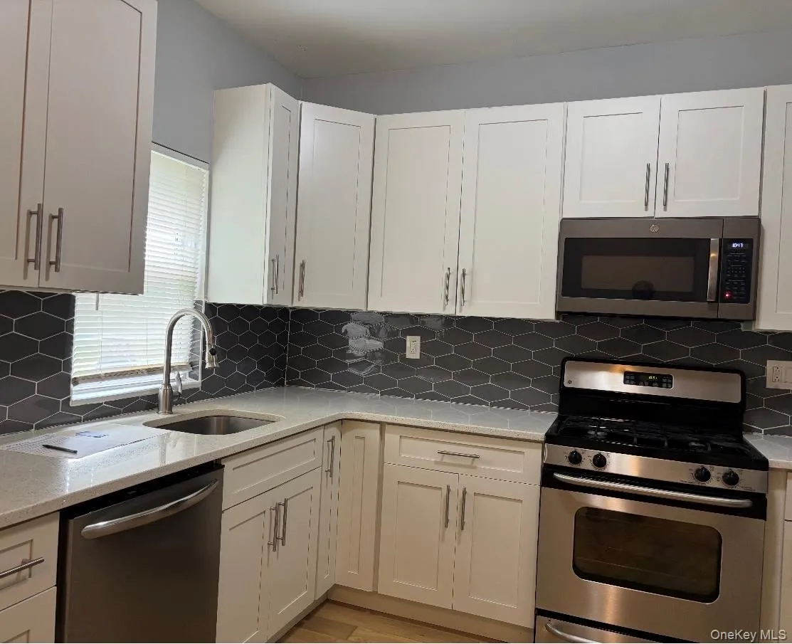980 Thomas Place, Hempstead, NY, 2 Bedroom Bedrooms, 5 Room Rooms,1 BathroomBathrooms,Residential Lease,For Rent,Thomas,0,1041401 980 Thomas Place, Hempstead, NY, 2 Bedroom Bedrooms, 5 Room Rooms,1 BathroomBathrooms,Residential Lease,For Rent,Thomas,0,1041401