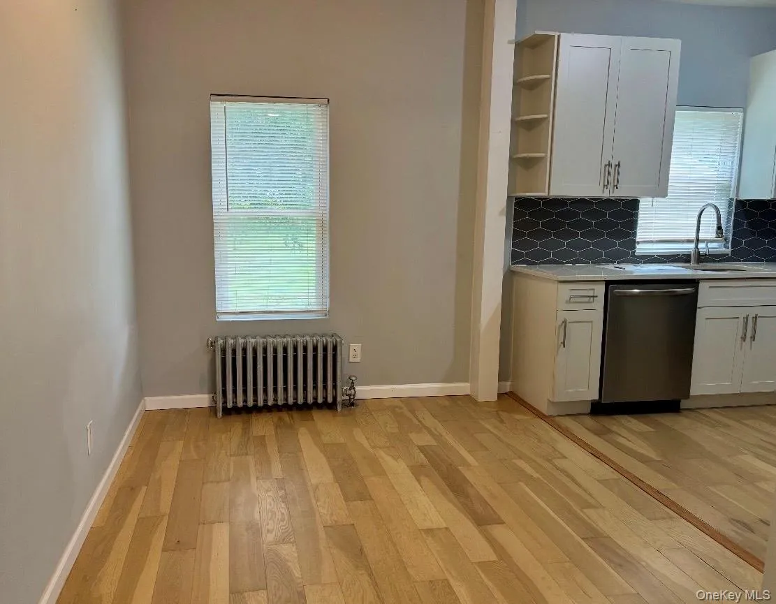 980 Thomas Place, Hempstead, NY, 2 Bedroom Bedrooms, 5 Room Rooms,1 BathroomBathrooms,Residential Lease,For Rent,Thomas,0,1041401 980 Thomas Place, Hempstead, NY, 2 Bedroom Bedrooms, 5 Room Rooms,1 BathroomBathrooms,Residential Lease,For Rent,Thomas,0,1041401