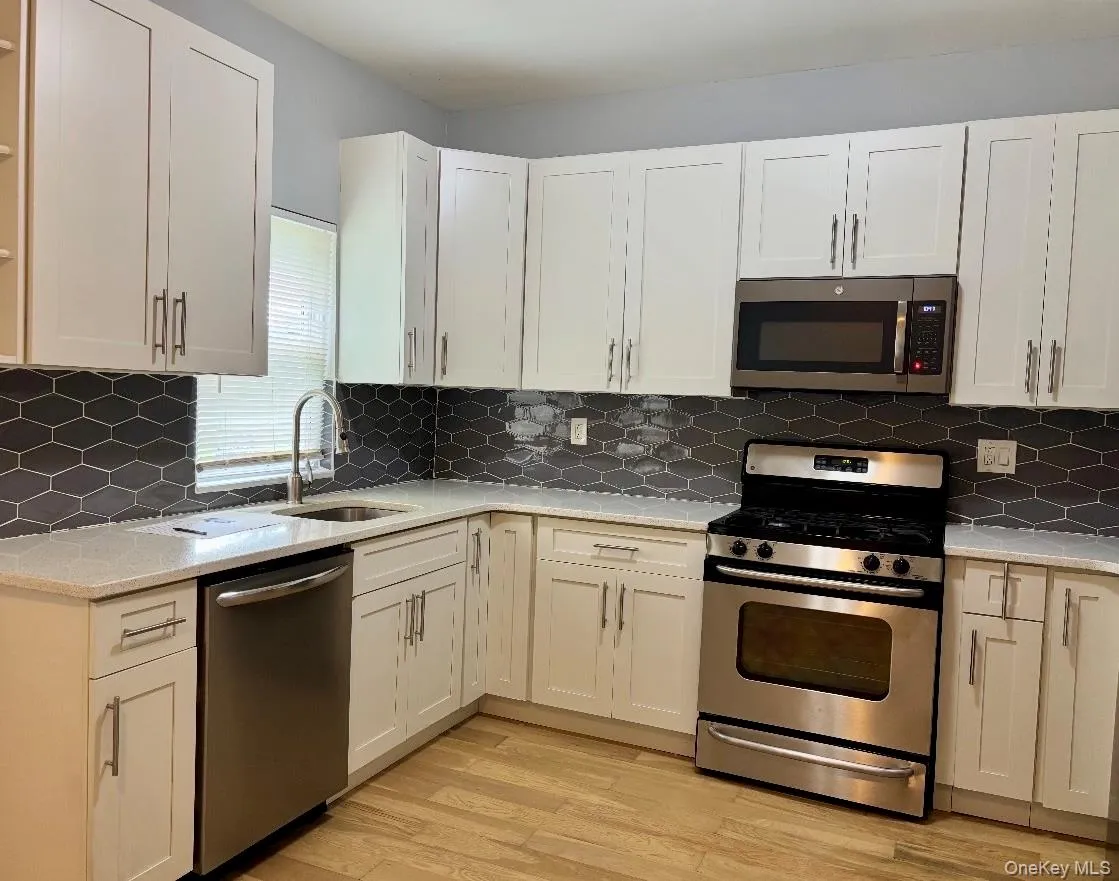 980 Thomas Place, Hempstead, NY, 2 Bedroom Bedrooms, 5 Room Rooms,1 BathroomBathrooms,Residential Lease,For Rent,Thomas,0,1041401 980 Thomas Place, Hempstead, NY, 2 Bedroom Bedrooms, 5 Room Rooms,1 BathroomBathrooms,Residential Lease,For Rent,Thomas,0,1041401