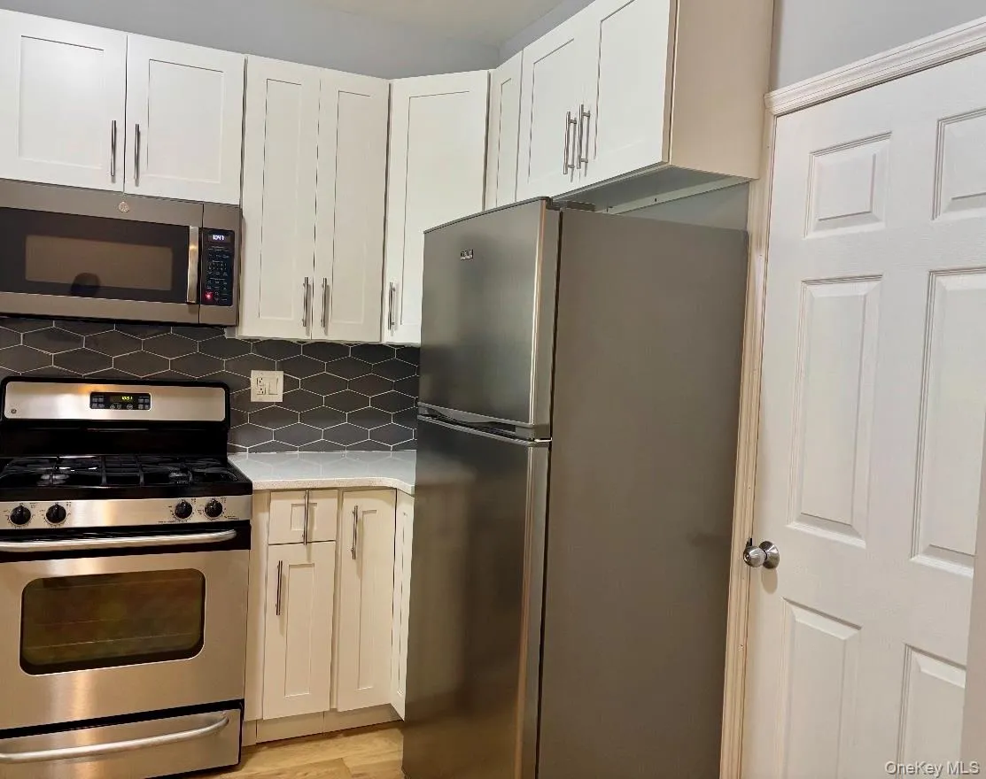 980 Thomas Place, Hempstead, NY, 2 Bedroom Bedrooms, 5 Room Rooms,1 BathroomBathrooms,Residential Lease,For Rent,Thomas,0,1041401 980 Thomas Place, Hempstead, NY, 2 Bedroom Bedrooms, 5 Room Rooms,1 BathroomBathrooms,Residential Lease,For Rent,Thomas,0,1041401