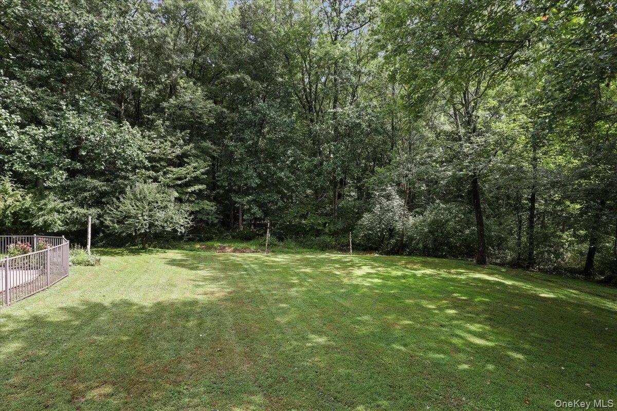 Large side yard area. Property borders a land preserve. Large side yard area. Property borders a land preserve.