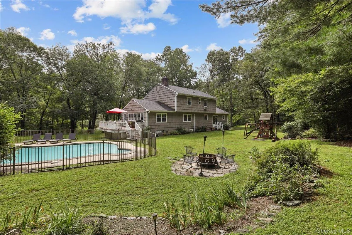 2.8 acres w/pool 2.8 acres w/pool