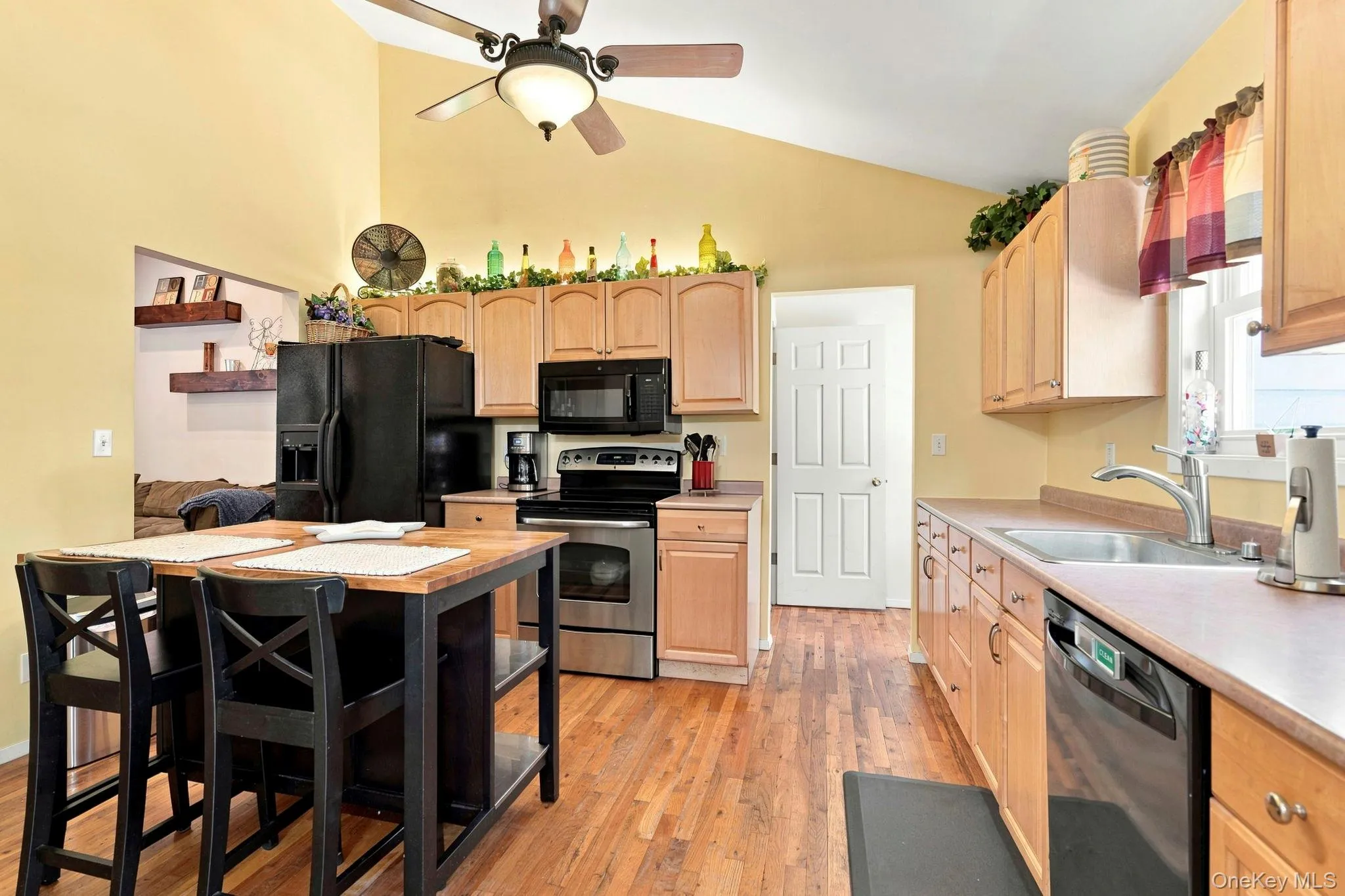 29 Moriches Middle Island Road, Brookhaven, NY, 3 Bedrooms Bedrooms, 6 Rooms Rooms,2 BathroomsBathrooms,Residential,For Rent,Moriches Middle Island,0,1041404 29 Moriches Middle Island Road, Brookhaven, NY, 3 Bedrooms Bedrooms, 6 Rooms Rooms,2 BathroomsBathrooms,Residential,For Rent,Moriches Middle Island,0,1041404