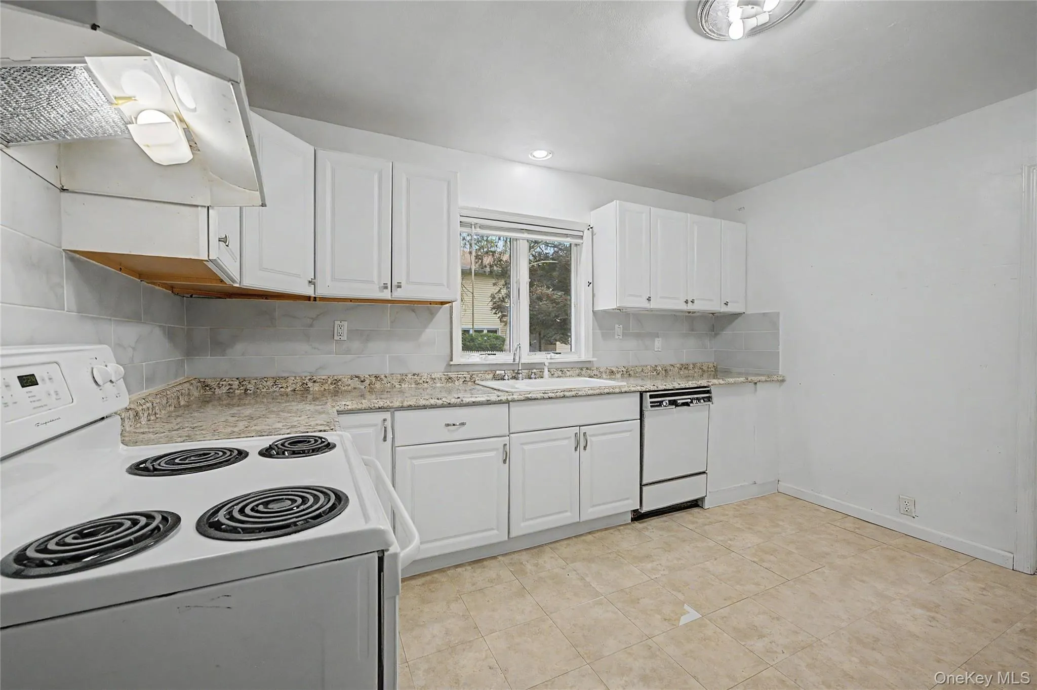 87 Daly Road, Huntington, NY, 2 Bedrooms Bedrooms, 5 Rooms Rooms,2 BathroomsBathrooms,Residential,For Rent,Daly,0,1041408 87 Daly Road, Huntington, NY, 2 Bedrooms Bedrooms, 5 Rooms Rooms,2 BathroomsBathrooms,Residential,For Rent,Daly,0,1041408