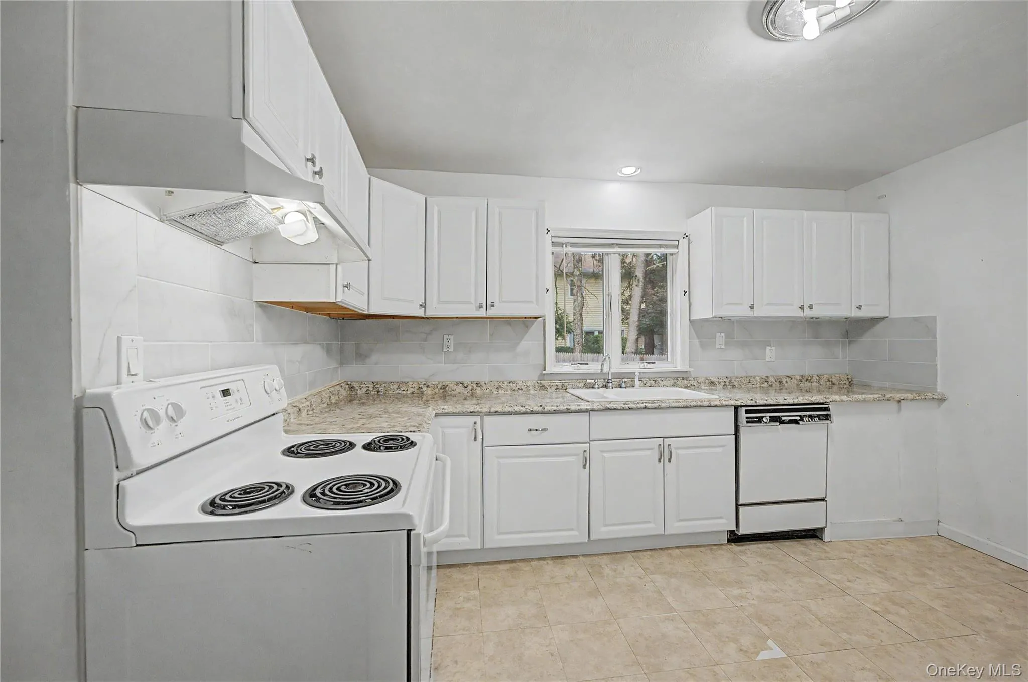 87 Daly Road, Huntington, NY, 2 Bedrooms Bedrooms, 5 Rooms Rooms,2 BathroomsBathrooms,Residential,For Rent,Daly,0,1041408 87 Daly Road, Huntington, NY, 2 Bedrooms Bedrooms, 5 Rooms Rooms,2 BathroomsBathrooms,Residential,For Rent,Daly,0,1041408
