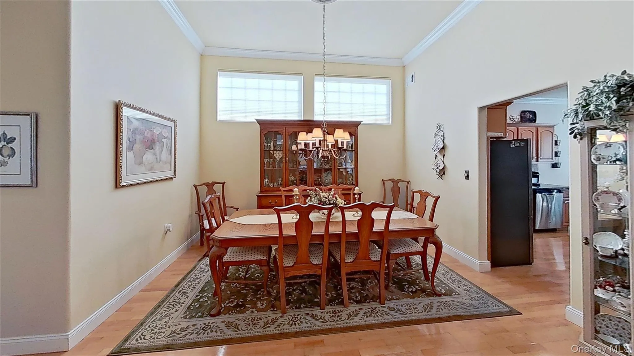 Wood floors and high ceilings accent all this spacious dining room has to offer! Wood floors and high ceilings accent all this spacious dining room has to offer!
