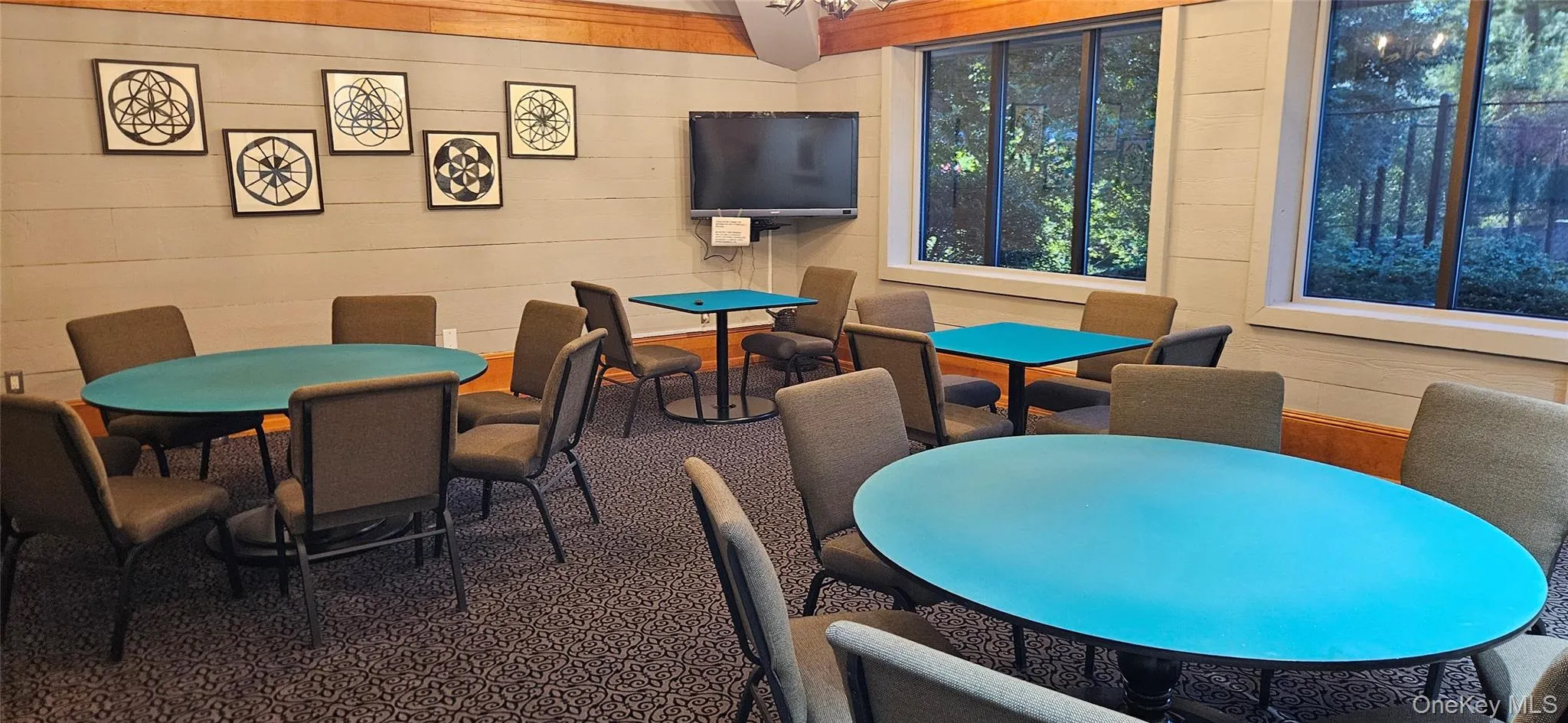Cards, meetings and gatherings are all able to be accomodated! Cards, meetings and gatherings are all able to be accomodated!