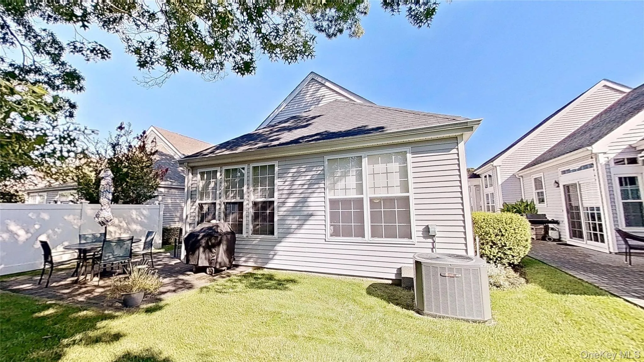 Private rear yard setting! Private rear yard setting!