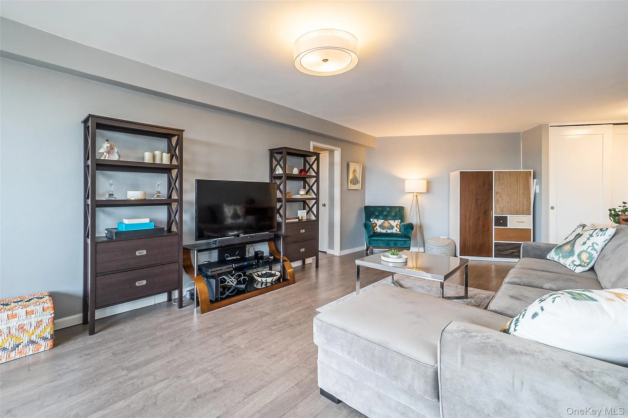 85-15 Main Street, New York, NY, 4 Bedrooms Bedrooms, 9 Rooms Rooms,2 BathroomsBathrooms,Residential,For Rent,Main,0,1041418 85-15 Main Street, New York, NY, 4 Bedrooms Bedrooms, 9 Rooms Rooms,2 BathroomsBathrooms,Residential,For Rent,Main,0,1041418