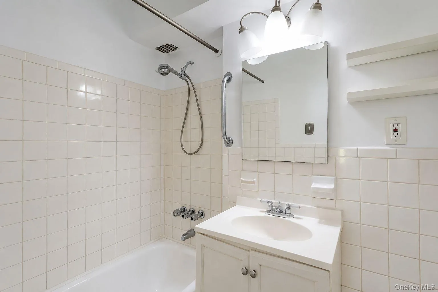 59-30 108th Street, New York, NY, 1 Bedroom Bedrooms, 5 Rooms Rooms,1 BathroomBathrooms,Residential,For Rent,108th,0,1041421 59-30 108th Street, New York, NY, 1 Bedroom Bedrooms, 5 Rooms Rooms,1 BathroomBathrooms,Residential,For Rent,108th,0,1041421