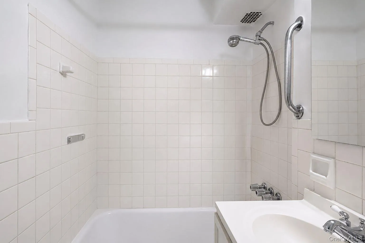 59-30 108th Street, New York, NY, 1 Bedroom Bedrooms, 5 Rooms Rooms,1 BathroomBathrooms,Residential,For Rent,108th,0,1041421 59-30 108th Street, New York, NY, 1 Bedroom Bedrooms, 5 Rooms Rooms,1 BathroomBathrooms,Residential,For Rent,108th,0,1041421