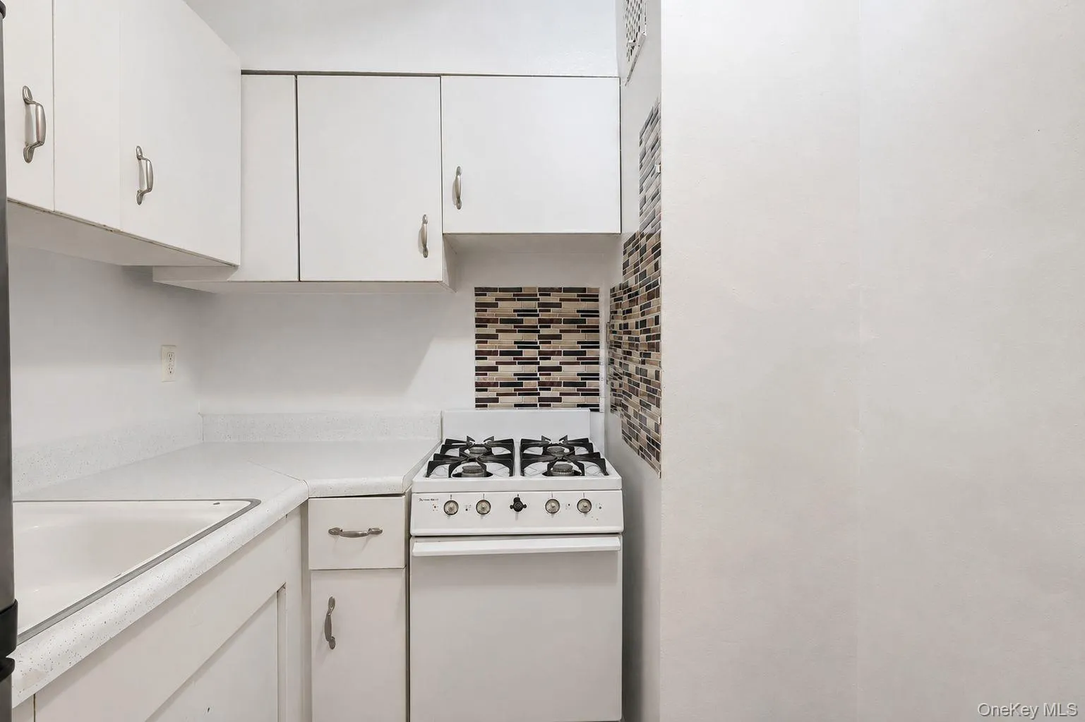 59-30 108th Street, New York, NY, 1 Bedroom Bedrooms, 5 Rooms Rooms,1 BathroomBathrooms,Residential,For Rent,108th,0,1041421 59-30 108th Street, New York, NY, 1 Bedroom Bedrooms, 5 Rooms Rooms,1 BathroomBathrooms,Residential,For Rent,108th,0,1041421