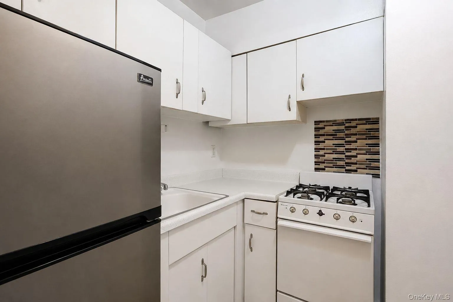 59-30 108th Street, New York, NY, 1 Bedroom Bedrooms, 5 Rooms Rooms,1 BathroomBathrooms,Residential,For Rent,108th,0,1041421 59-30 108th Street, New York, NY, 1 Bedroom Bedrooms, 5 Rooms Rooms,1 BathroomBathrooms,Residential,For Rent,108th,0,1041421