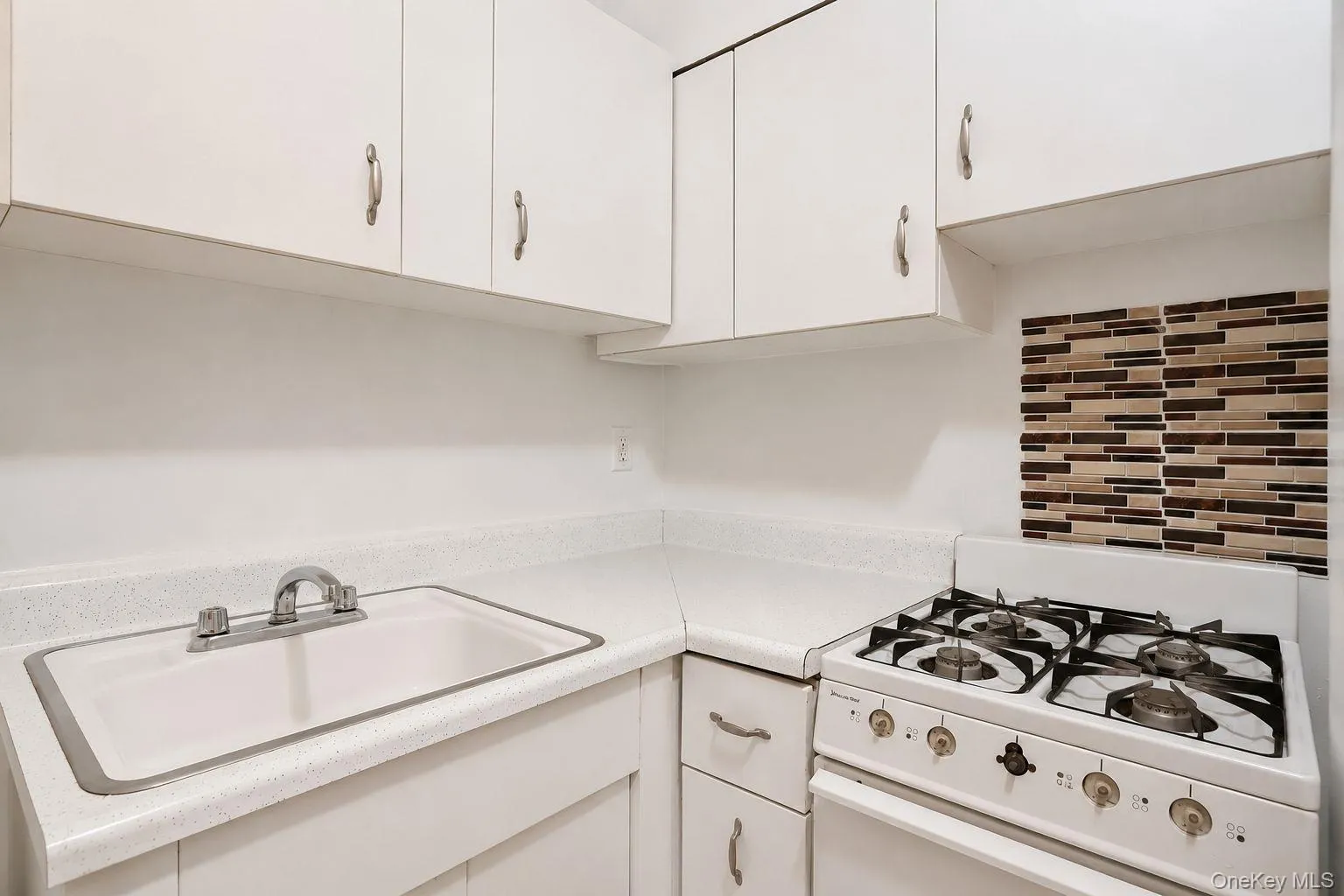 59-30 108th Street, New York, NY, 1 Bedroom Bedrooms, 5 Rooms Rooms,1 BathroomBathrooms,Residential,For Rent,108th,0,1041421 59-30 108th Street, New York, NY, 1 Bedroom Bedrooms, 5 Rooms Rooms,1 BathroomBathrooms,Residential,For Rent,108th,0,1041421