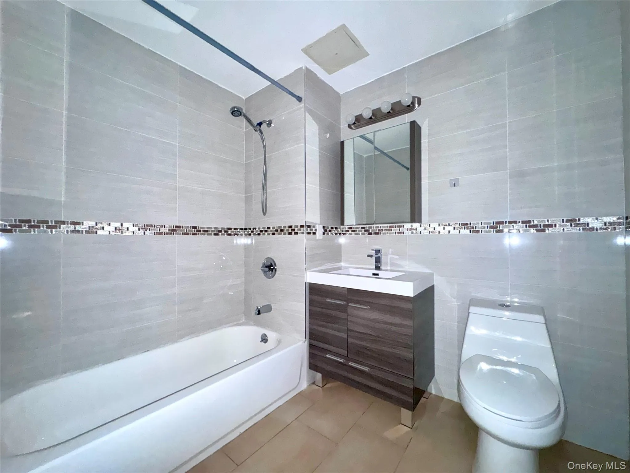 136-20 Booth Memorial Avenue, New York, NY, 2 Bedrooms Bedrooms, 5 Rooms Rooms,2 BathroomsBathrooms,Residential,For Rent,Booth Memorial,0,1041423 136-20 Booth Memorial Avenue, New York, NY, 2 Bedrooms Bedrooms, 5 Rooms Rooms,2 BathroomsBathrooms,Residential,For Rent,Booth Memorial,0,1041423