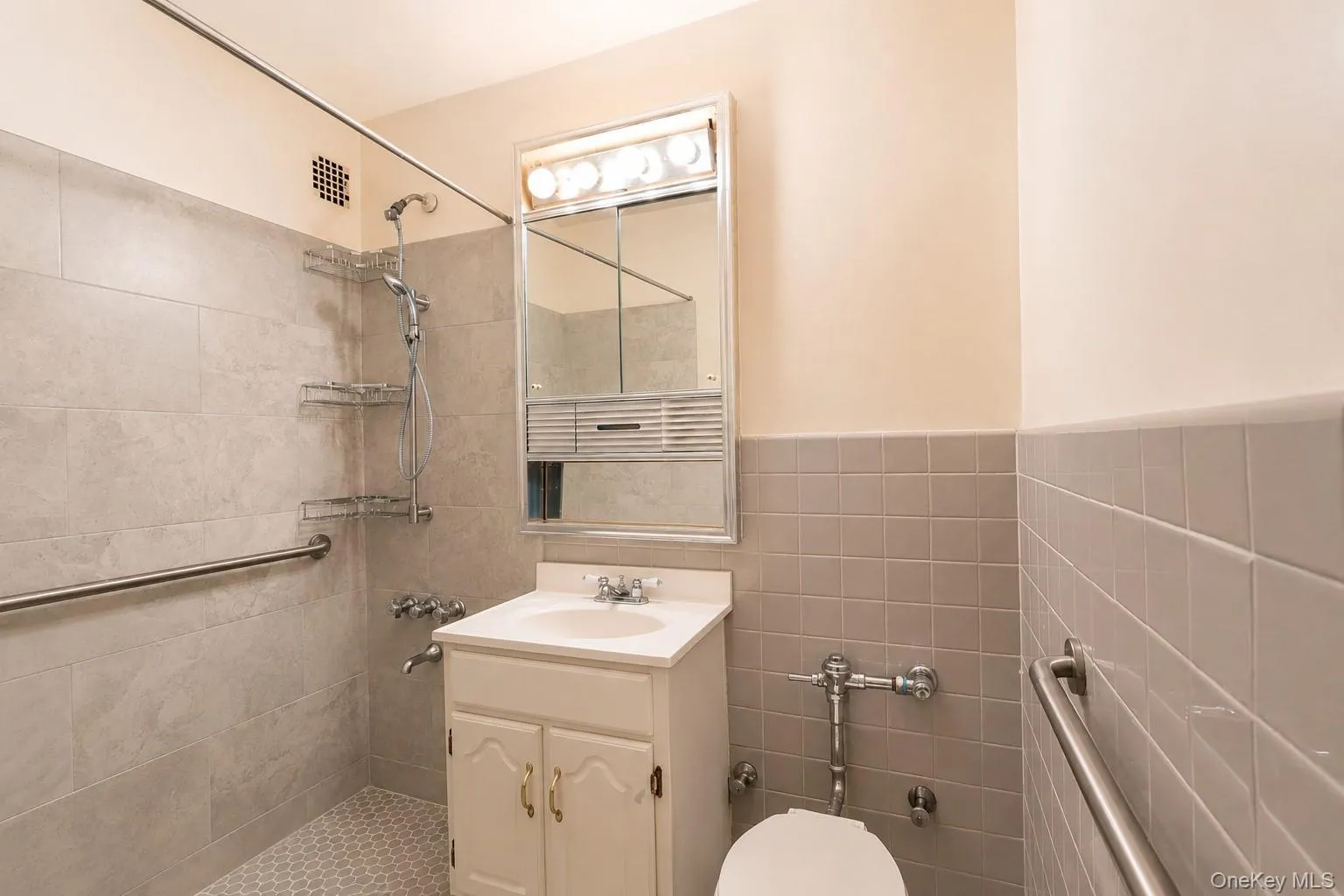 99-35 59th Avenue, New York, NY, 2 Bedrooms Bedrooms, 6 Rooms Rooms,1 BathroomBathrooms,Residential,For Rent,59th,0,1041424 99-35 59th Avenue, New York, NY, 2 Bedrooms Bedrooms, 6 Rooms Rooms,1 BathroomBathrooms,Residential,For Rent,59th,0,1041424