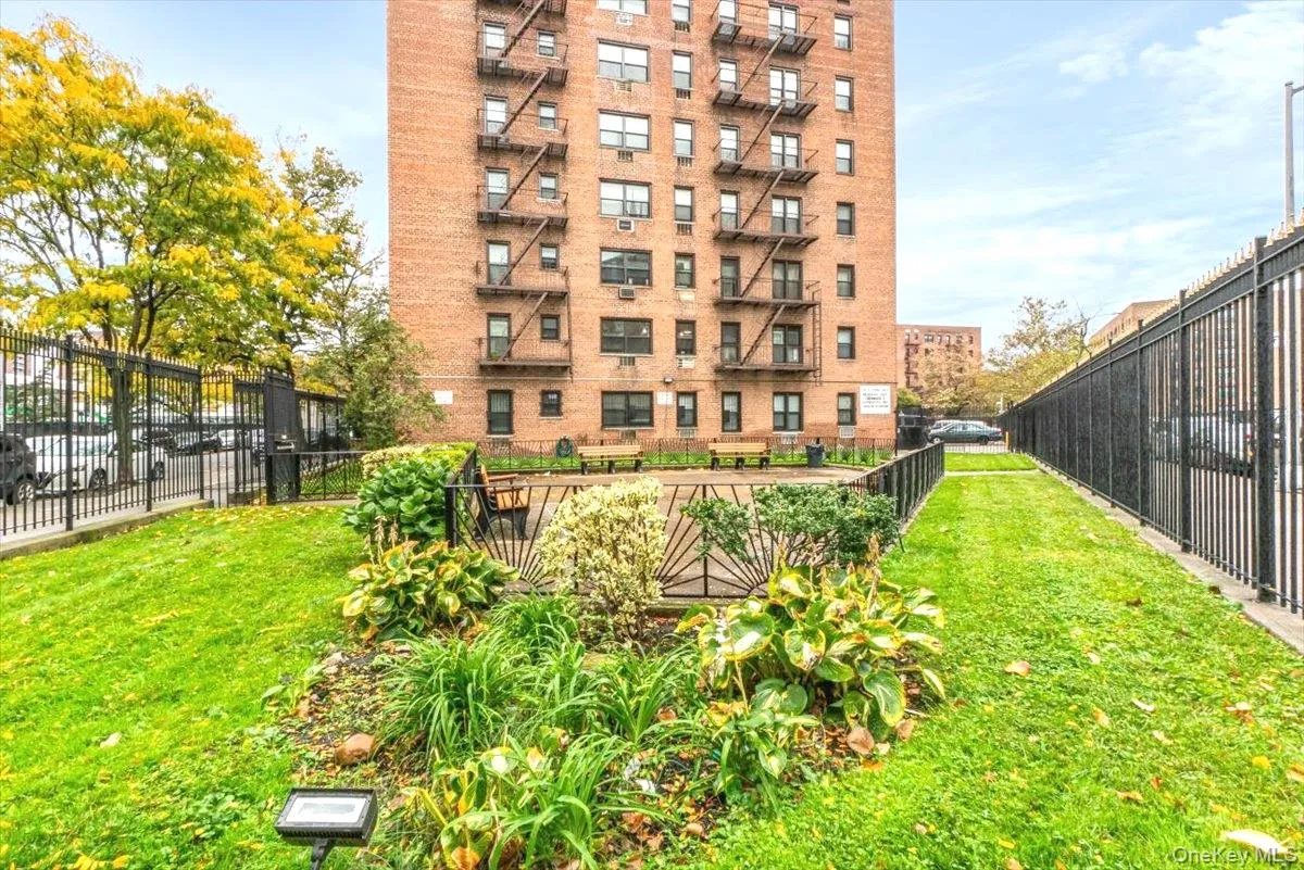 99-35 59th Avenue, New York, NY, 2 Bedrooms Bedrooms, 6 Rooms Rooms,1 BathroomBathrooms,Residential,For Rent,59th,0,1041424 99-35 59th Avenue, New York, NY, 2 Bedrooms Bedrooms, 6 Rooms Rooms,1 BathroomBathrooms,Residential,For Rent,59th,0,1041424