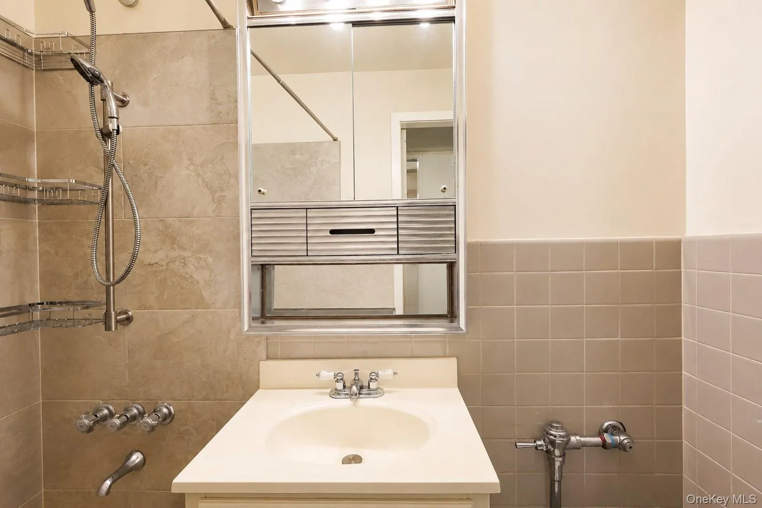 99-35 59th Avenue, New York, NY, 2 Bedrooms Bedrooms, 6 Rooms Rooms,1 BathroomBathrooms,Residential,For Rent,59th,0,1041424 99-35 59th Avenue, New York, NY, 2 Bedrooms Bedrooms, 6 Rooms Rooms,1 BathroomBathrooms,Residential,For Rent,59th,0,1041424