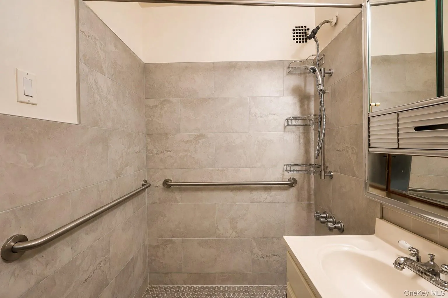 99-35 59th Avenue, New York, NY, 2 Bedrooms Bedrooms, 6 Rooms Rooms,1 BathroomBathrooms,Residential,For Rent,59th,0,1041424 99-35 59th Avenue, New York, NY, 2 Bedrooms Bedrooms, 6 Rooms Rooms,1 BathroomBathrooms,Residential,For Rent,59th,0,1041424