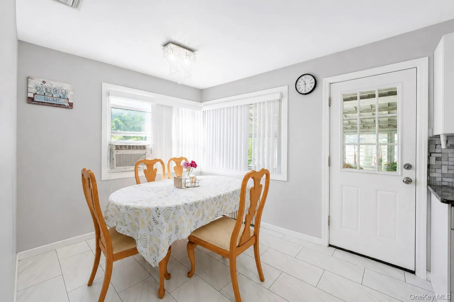 666 Rosevale Avenue, Islip, NY, 3 Bedrooms Bedrooms, 5 Rooms Rooms,3 BathroomsBathrooms,Residential,For Rent,Rosevale,0,1041427 666 Rosevale Avenue, Islip, NY, 3 Bedrooms Bedrooms, 5 Rooms Rooms,3 BathroomsBathrooms,Residential,For Rent,Rosevale,0,1041427