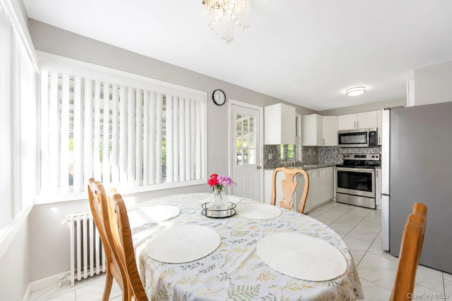 666 Rosevale Avenue, Islip, NY, 3 Bedrooms Bedrooms, 5 Rooms Rooms,3 BathroomsBathrooms,Residential,For Rent,Rosevale,0,1041427 666 Rosevale Avenue, Islip, NY, 3 Bedrooms Bedrooms, 5 Rooms Rooms,3 BathroomsBathrooms,Residential,For Rent,Rosevale,0,1041427