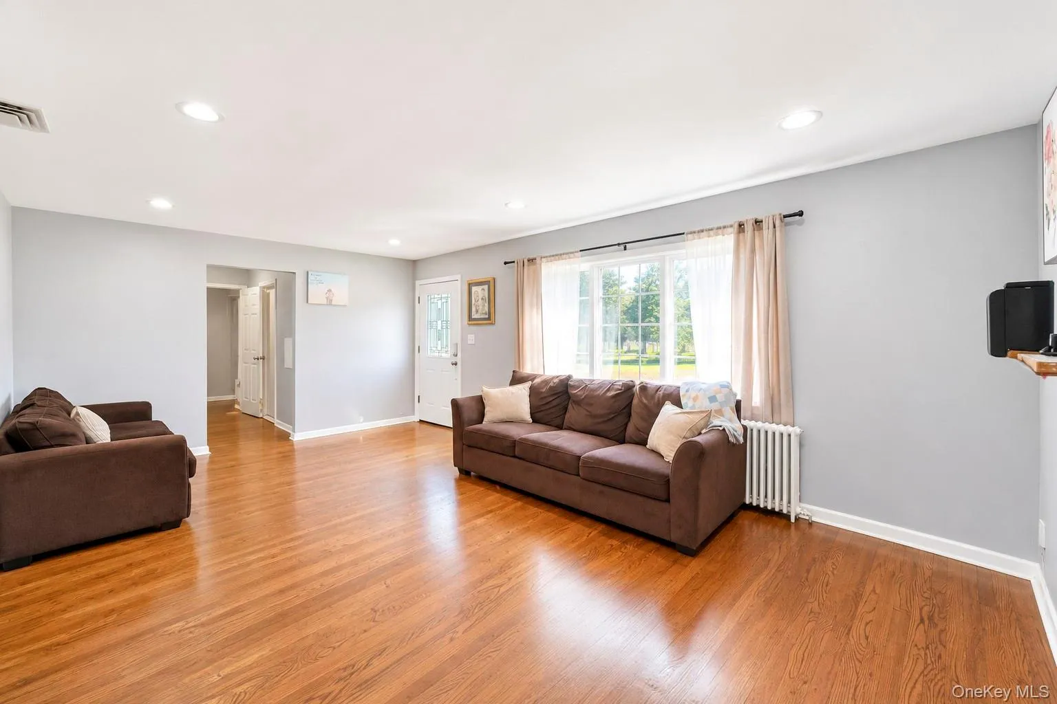 666 Rosevale Avenue, Islip, NY, 3 Bedrooms Bedrooms, 5 Rooms Rooms,3 BathroomsBathrooms,Residential,For Rent,Rosevale,0,1041427 666 Rosevale Avenue, Islip, NY, 3 Bedrooms Bedrooms, 5 Rooms Rooms,3 BathroomsBathrooms,Residential,For Rent,Rosevale,0,1041427