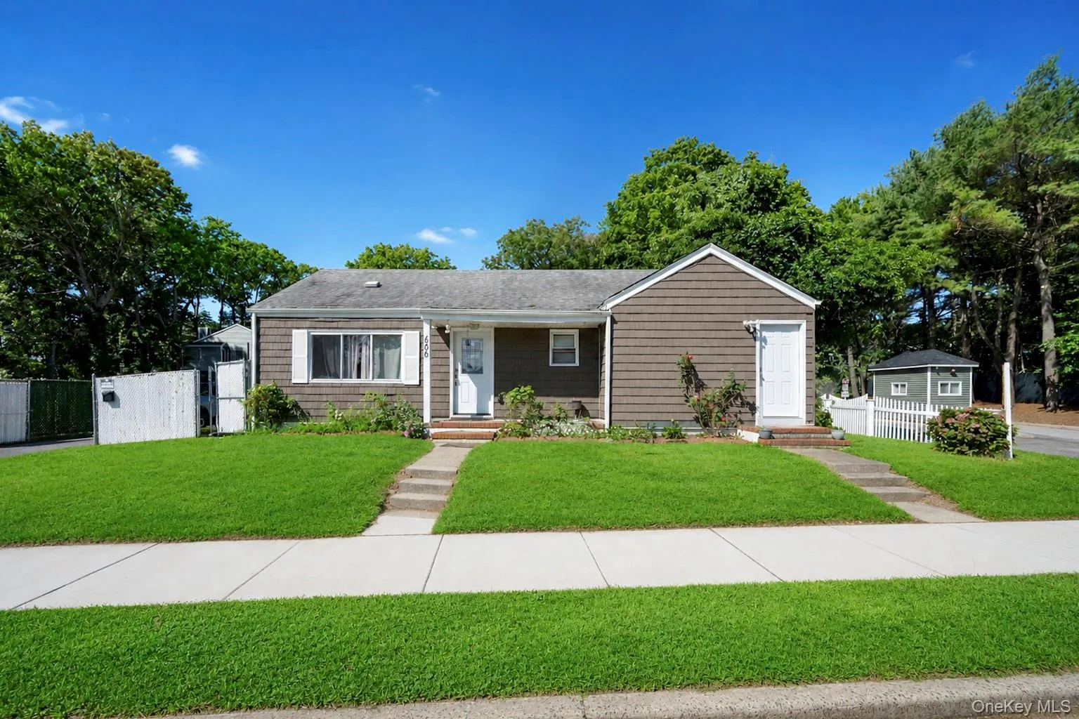 666 Rosevale Avenue, Islip, NY, 3 Bedrooms Bedrooms, 5 Rooms Rooms,3 BathroomsBathrooms,Residential,For Rent,Rosevale,0,1041427 666 Rosevale Avenue, Islip, NY, 3 Bedrooms Bedrooms, 5 Rooms Rooms,3 BathroomsBathrooms,Residential,For Rent,Rosevale,0,1041427