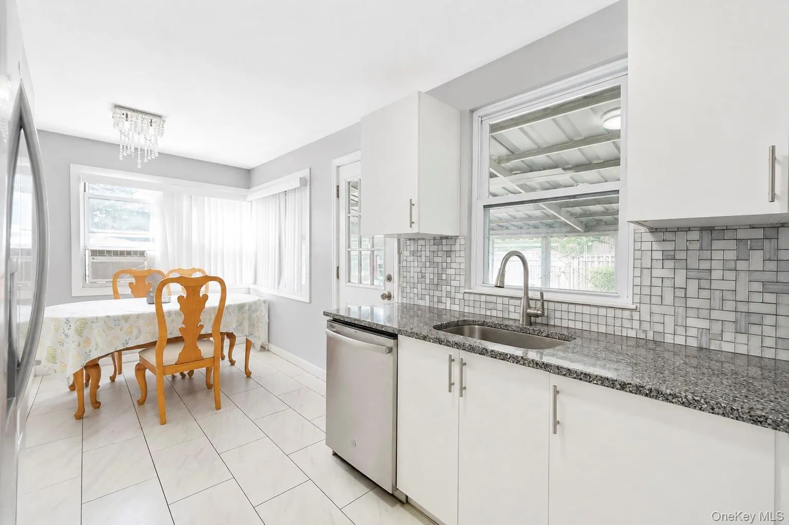 666 Rosevale Avenue, Islip, NY, 3 Bedrooms Bedrooms, 5 Rooms Rooms,3 BathroomsBathrooms,Residential,For Rent,Rosevale,0,1041427 666 Rosevale Avenue, Islip, NY, 3 Bedrooms Bedrooms, 5 Rooms Rooms,3 BathroomsBathrooms,Residential,For Rent,Rosevale,0,1041427