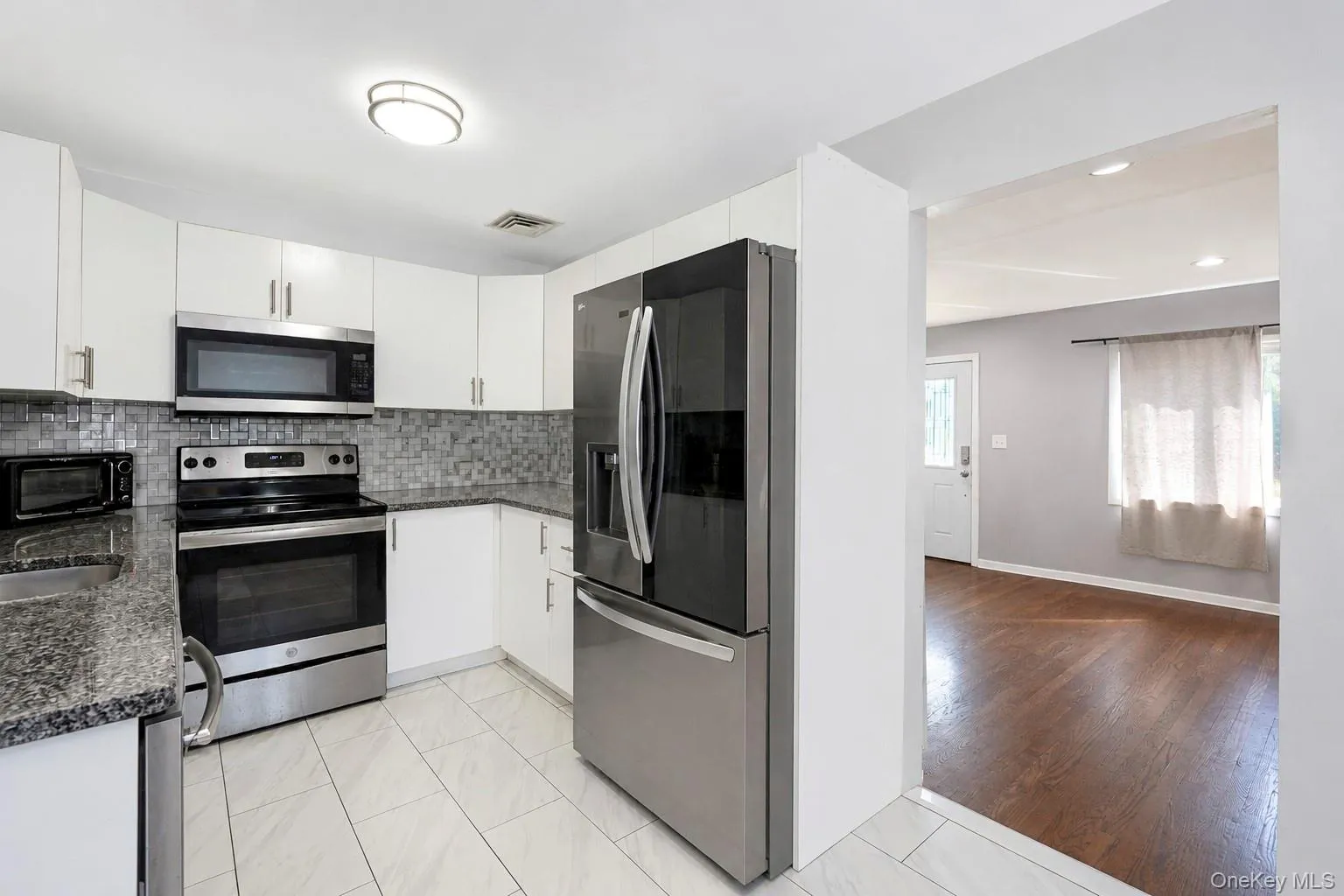 666 Rosevale Avenue, Islip, NY, 3 Bedrooms Bedrooms, 5 Rooms Rooms,3 BathroomsBathrooms,Residential,For Rent,Rosevale,0,1041427 666 Rosevale Avenue, Islip, NY, 3 Bedrooms Bedrooms, 5 Rooms Rooms,3 BathroomsBathrooms,Residential,For Rent,Rosevale,0,1041427