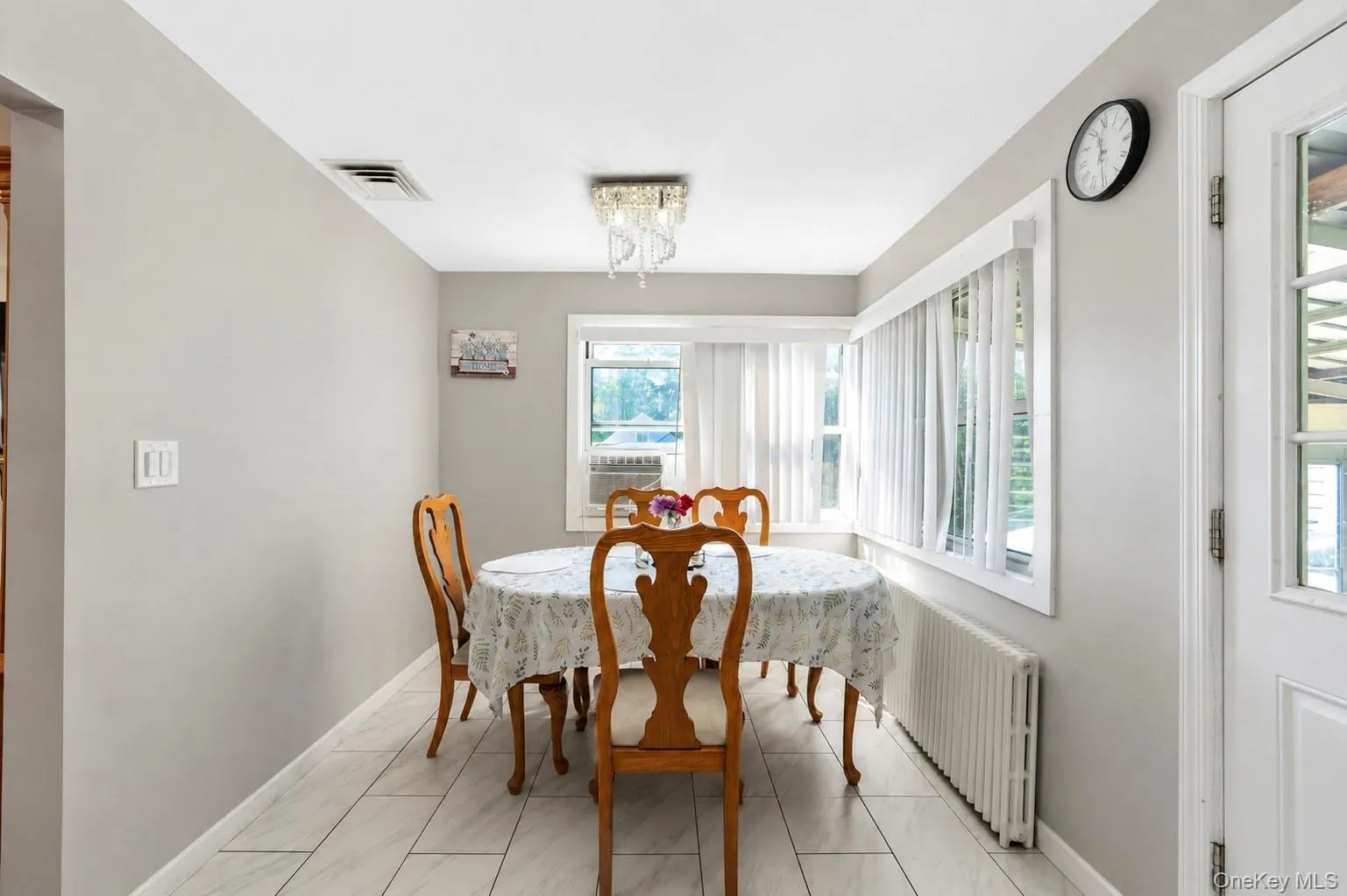 666 Rosevale Avenue, Islip, NY, 3 Bedrooms Bedrooms, 5 Rooms Rooms,3 BathroomsBathrooms,Residential,For Rent,Rosevale,0,1041427 666 Rosevale Avenue, Islip, NY, 3 Bedrooms Bedrooms, 5 Rooms Rooms,3 BathroomsBathrooms,Residential,For Rent,Rosevale,0,1041427